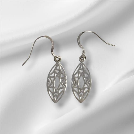 Sterling Silver Oval Leaf-Star Pattern Dangly Pie… - image 1