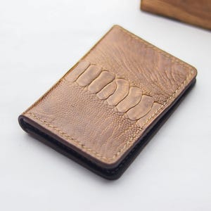 Cartera plegable de piel de pata de avestruz de primera calidad, hecha a mano/Artemus - Marrón canela