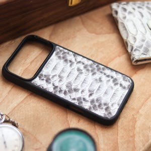 Capa para celular MagSafe em couro de píton | Couro exótico | Capas duráveis de alta qualidade