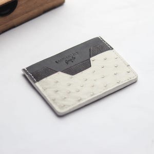 Cartera para tarjetas hecha a mano a medida en piel de avestruz exótica de primera calidad \ Augustus - Serbing White