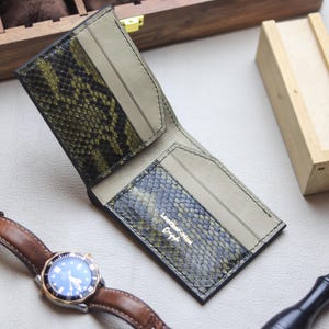 Python Skin Bifold Herren Geldbörse | Premium Exotische Geldbörse | Bestes Geschenk für Ihn | Bestes Jahrestagsgeschenk | Wacholdergrünes Pythonleder