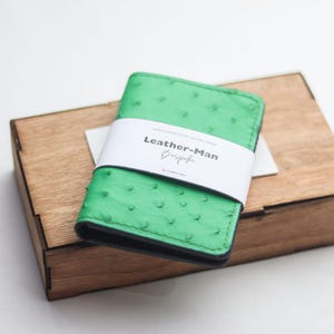 Porte-cartes à deux volets fait main haut de gamme en peau d'autruche / Artemus - Vert perruche
