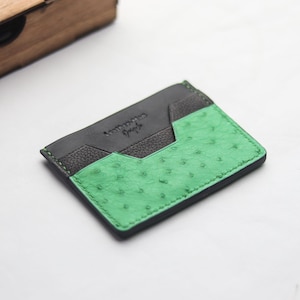 Cartera para tarjetas hecha a mano a medida en piel de avestruz exótica de primera calidad \ Augustus - Verde periquito
