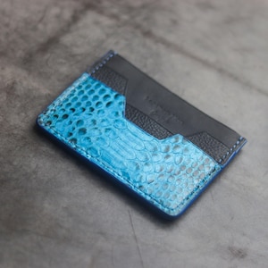 Handgemaakte op maat gemaakte kaartportemonnee premium exotische pythonhuid \ Augustus - cerulean blauw