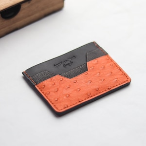 Cartera para tarjetas hecha a mano a medida en piel de avestruz exótica de primera calidad \ Augustus - Naranja zanahoria