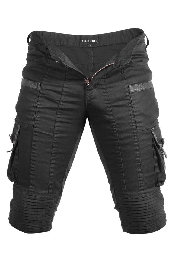 Side clearance buckle shorts
