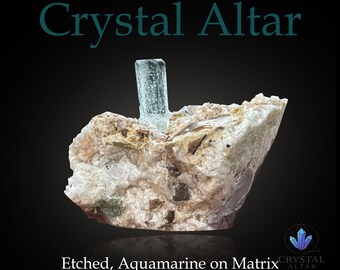Aquamarin Kristall auf Matrix: Blauer Skardu Edelstein