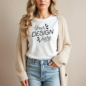 Mockup de camiseta Gildan de alta qualidade PSD, perfeito para mulheres brancas, maquete de modelo Gildan 64000 PSD, maquete de camiseta, maquete de camisa branca G5000