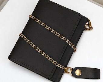 Cartera tríptico de piel auténtica para hombre con cadena y monedero con cremallera.