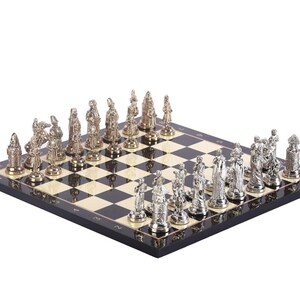 Luxe grote metalen Ottomaanse en Byzantijnse schaakset – glanzend, walnotenhouten mdf-schaakbord met patroon (37 x 37 cm)