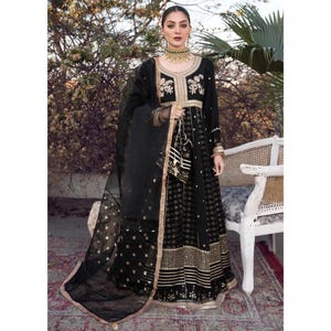 Black Rawsilk Pishwas Dress: Pakistani Wedding Outfit with Zari Organza Dupatta
