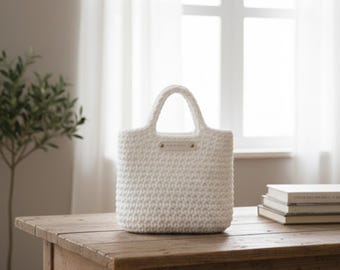 EASY Crochet Bag Pattern-Crochet Purse Pattern:  Tote Bag Trendy Everyday Handbag