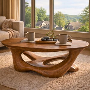 Ręcznie robiony stolik kawowy z litego drewna – organiczny design w stylu korzennym do naturalnych przestrzeni życiowych