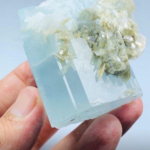 Big aquamarine double terminated crystal with Muscovite