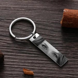 Chaveiro com foto de olhos gravados personalizados – Chaveiro com foto de olho humano personalizado, joia de aço inoxidável, presente para ele/ela, aniversário/aniversário