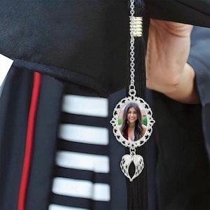 Pingente personalizado com borla para formatura, foto e texto, com asa de anjo, presente de formatura comemorativa para ela, presente de formatura comemorativa de 2025 para ela, presente de formatura comemorativa