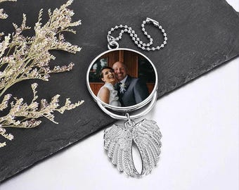 Personalized Memorial Keychain with Photo - Angel Wings Car Charm for Grieving, Custom Remembrance Gift for Loved Ones, Healing Keepsake