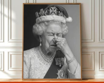 Christmas Funny Bathroom Wall Art Decor, Vintage Queen Portrait Poster Gift, Midcentury Art Printable Royal Toilet Humor Present Bar Decor