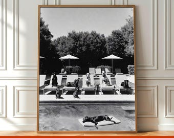 Póster vintage de perros de piscina en blanco y negro, arte de pared, fotografía de perros de verano, impresión divertida de decoración de pared de perros, descarga digital imprimible, regalo para amantes de los perros