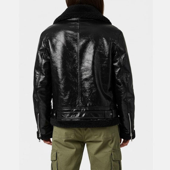 スタッズ付きブラックレザーボンバージャケット スタッズ付きブラックフェイクレザーボンバージャケット：モトバイカー