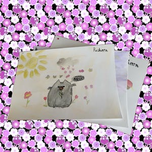 Imagen diseñada con pinturas Pusheen + 1 sorpresa de 3 colores diferentes.