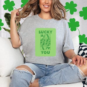 Chemise porte-bonheur, t-shirt poker de la Saint-Patrick, t-shirt cartes à jouer shamrock, t-shirt joueur de casino irlandais, cadeau chanceux drôle de la Saint-Patrick