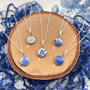 Blue & White Pottery Halskette: Sterling Silber Kette, Upcycled Design