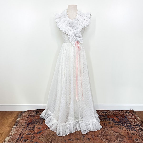 Vintage 70s XS White Eyelet Lace Ruffle Collar Prairie Formal Maxi Gown / 1970s Romantic Boho Cottagecore Long Sleeveless Wedding Dress