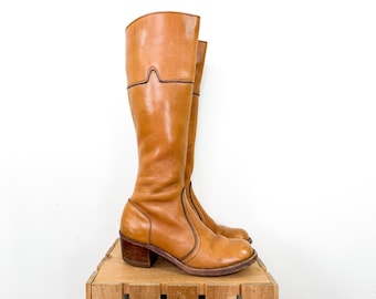 Vintage 70s Women's 7.5 Leather Knee High Gogo Style Campus Boots / 1970s Dexter Boho Coastal Cowgirl Light Tan Sand Beige Tall Block Heel