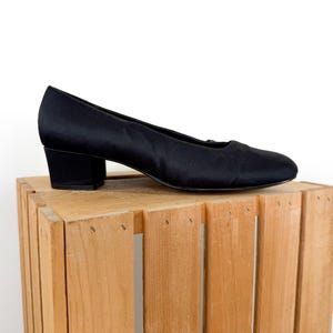 Vintage 90s Black Satin Low Block Heel Slip On Shoes / 1990s-y2k Simple Solid Dressy Rounded Square Toe Size 9.5D Wide