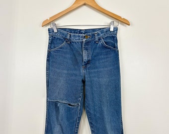 Vintage 70s-80s 27-28" Straight Leg Distressed Mid-Rise Medium Wash Jeans / 1970s-1980s Medium Rise Ripped + Thrashed Rustler Rigid Denim