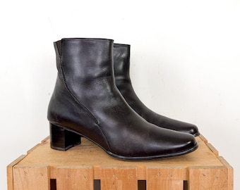 Vintage 90s Dark Brown Leather Chelsea Boots Women's Size 6 / 1990s Minimalist Grunge Academia Retro Short Low Block Heel Ankle Booties