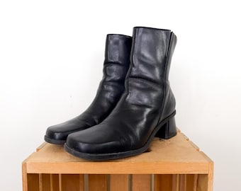 Vintage 90s Size 10 Leather Square Toe Ankle Boots / 1990s Witchy Grunge Whimsygoth Solid Black Flared Trapezoidal Block Heel Short Booties