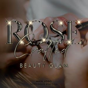 Pode incluir: Um logotipo para um neg&oacute;cio de beleza chamado "Rose Crafted Beauty Glam". O logotipo apresenta as palavras "Rose Crafted" em uma fonte de ouro met&aacute;lico com um efeito 3D. As palavras "Beauty Glam" est&atilde;o em uma fonte de ouro met&aacute;lico menor abaixo do texto principal.