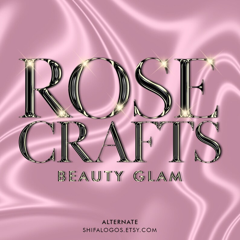 Pode incluir: Um logotipo de texto prateado e preto sobre um fundo de cetim rosa. O logotipo diz "ROSE CRAFTS BEAUTY GLAM".