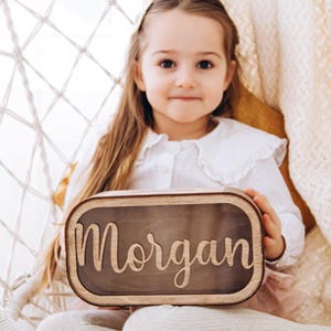 Alcancía de madera marrón personalizada para niños, alcancía Montessori, juguete educativo personalizado, caja para ahorrar dinero, alcancía para niños pequeños, regalo único para baby shower