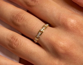 Diamond Link Chain Ring for Her, Gold Chain Band Ring, Dainty Pavé Diamond Link Ring, Stackable Dainty Ring, Modern Minimalist Ring Gift