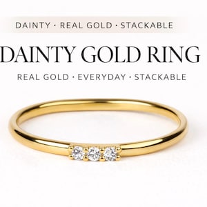 Anel delicado em ouro para usar em conjunto com outros anéis, anel fino e minimalista, anel com 3 pedras de moissanita, joia delicada para o dia a dia, presente para ela.