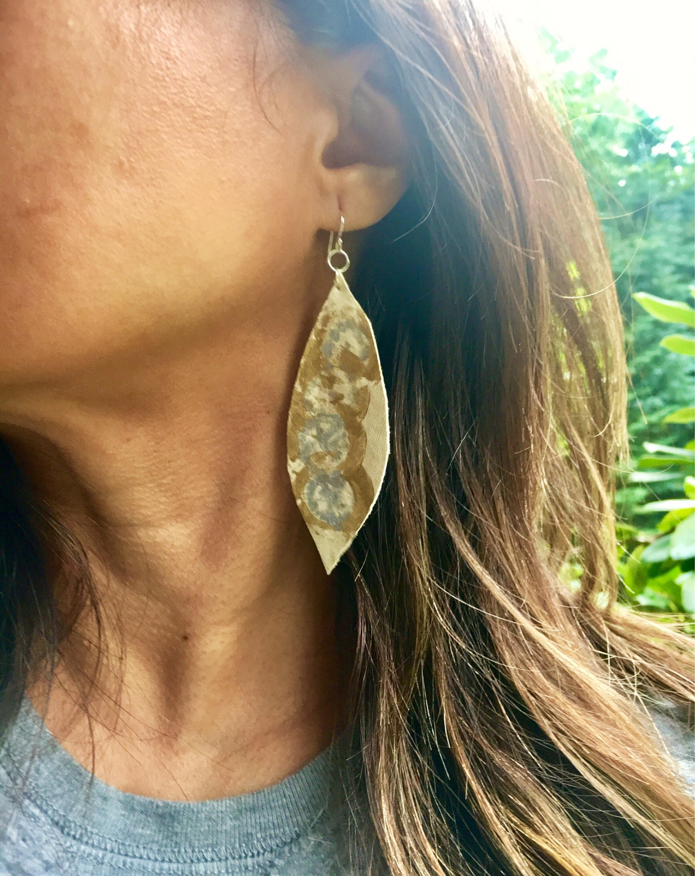Boucles D'oreilles Légères Fantaisie USA - Motif Feuille Crème, Sans Plomb, Hypoallergénique