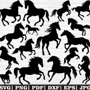 Könnte beinhalten: Eine Sammlung schwarzer Pferdesilhouetten in verschiedenen Posen, darunter rennend, steigend und stehend. Die Pferde sind vor einem weißen Backsteinhintergrund platziert. Der Text "SVG | PNG | PDF | DXF | EPS | JPG" ist unten enthalten.