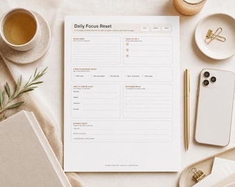 Peut inclure: Une feuille de planification Daily Focus Reset blanche avec des sections pour le brain dump, les priorités, le reset du matin, les blocs de temps, le menu dopamine et le reset du soir. La page présente des en-têtes et lignes beige clair.
