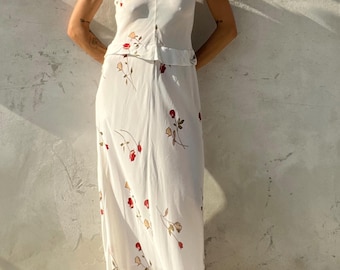 Long white dress with a red rose print