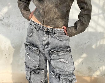 Bermuda cargo en denim gris délavé | Short en jean à poches maxi | Fabriqué en Italie, style années 2000