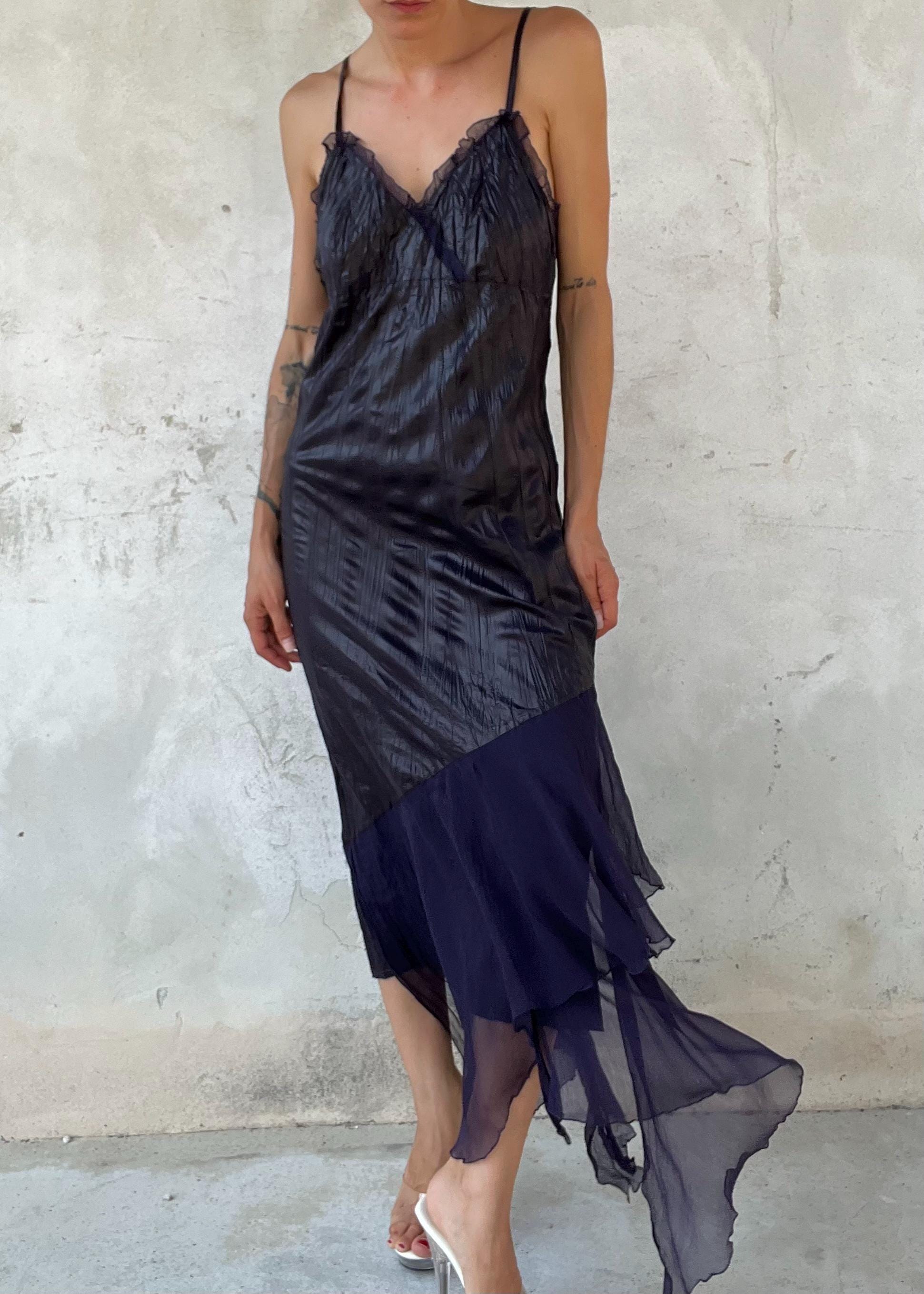 liv foster metallic asymmetrical knit dress Crinkle Slip Plunging/Deep V Wedding Dresses Hannah Made using recycled yarns Size:8-9 Y