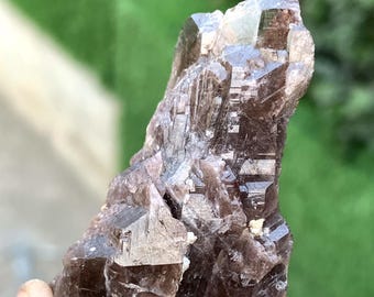 希少なアキシナイト緑簾石結晶、32カラットの鉱物標本 - Etsy 日本