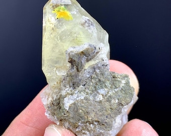 スモーキークォーツ双晶標本、パキスタン・スカルドゥ産、163カラット