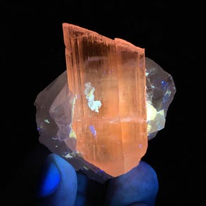 Fluorescent Kunzite