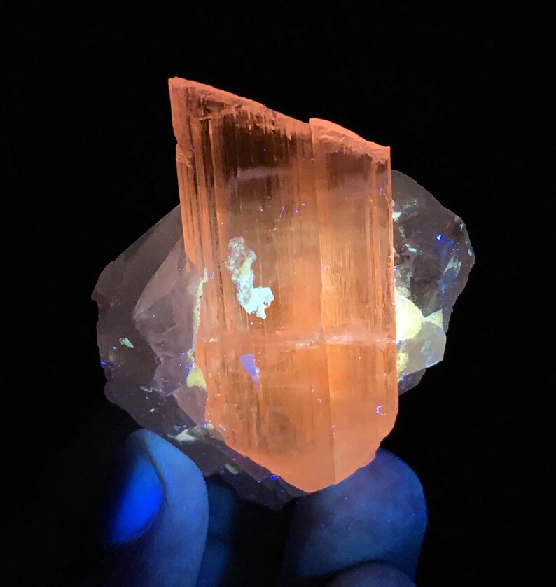 Fluorescent Kunzite