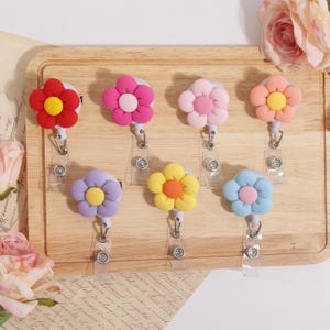 Leuke bloem intrekbare badgehaspel, acryl verpleegkundige badgehouder, boho bloemen ID-badgehouder, badgehaspel cadeau voor verpleegkundige arts, personeel in de gezondheidszorg