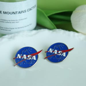 Vintage NASA Enamel Pin,NASA Insignia Logo Pin,Nasa Space Badge Aviation Gift Lapel Pin,Space Lover Pins for Backpacks Jacket,Gift for Pilot